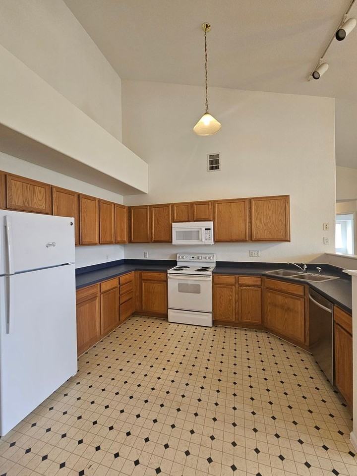 10381 Cook Way #208 - Photo 3 of 12