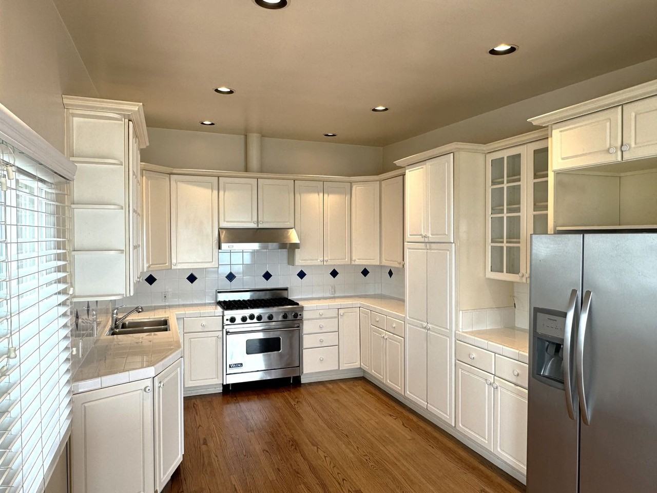 7103 Rindge Ave - Photo 5 of 22