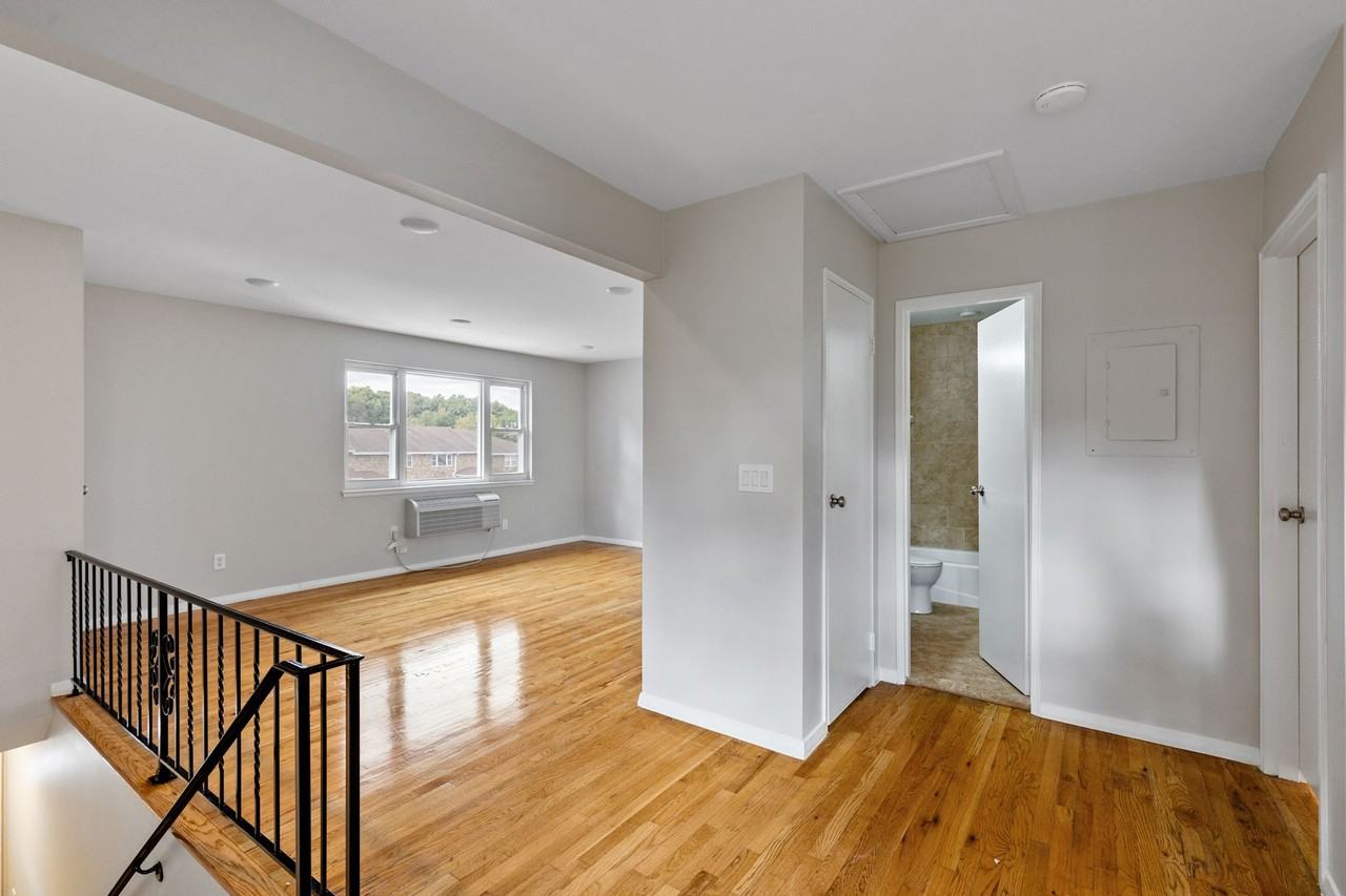 Rosol Court Apartments - Photo 3 of 15