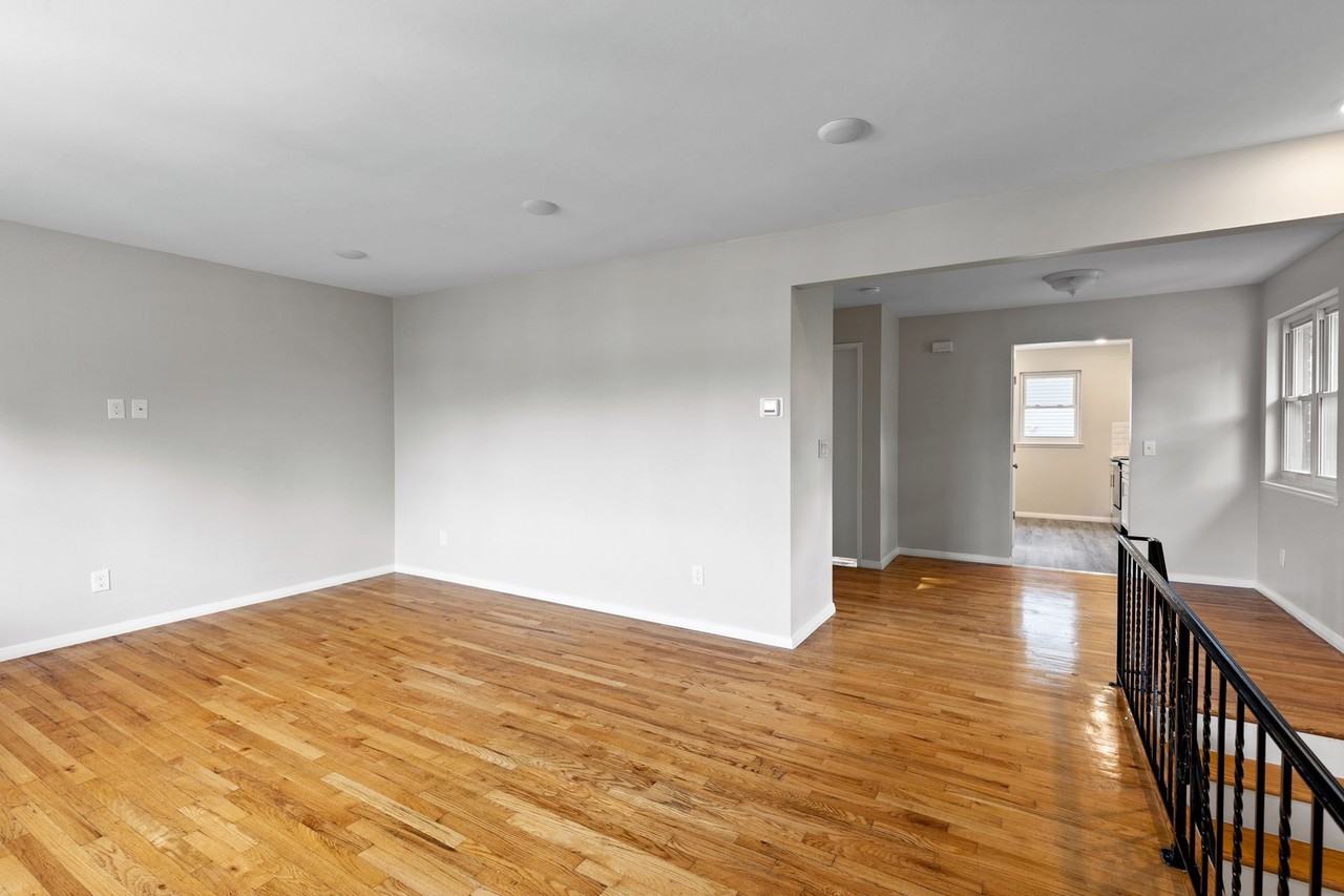 Rosol Court Apartments - Photo 4 of 15