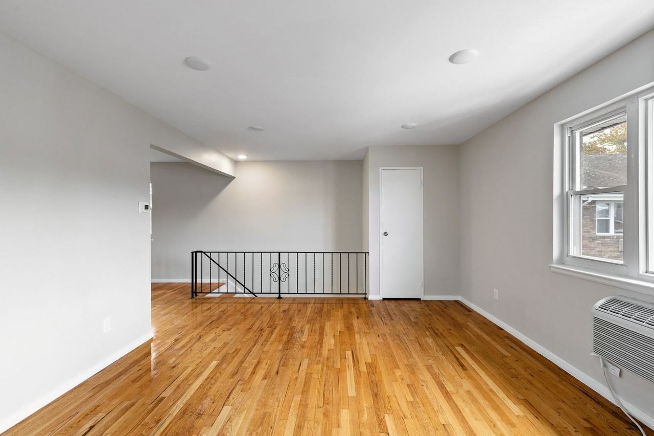 Rosol Court Apartments - Photo 5 of 15