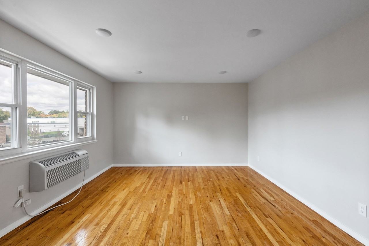 Rosol Court Apartments - Photo 6 of 15