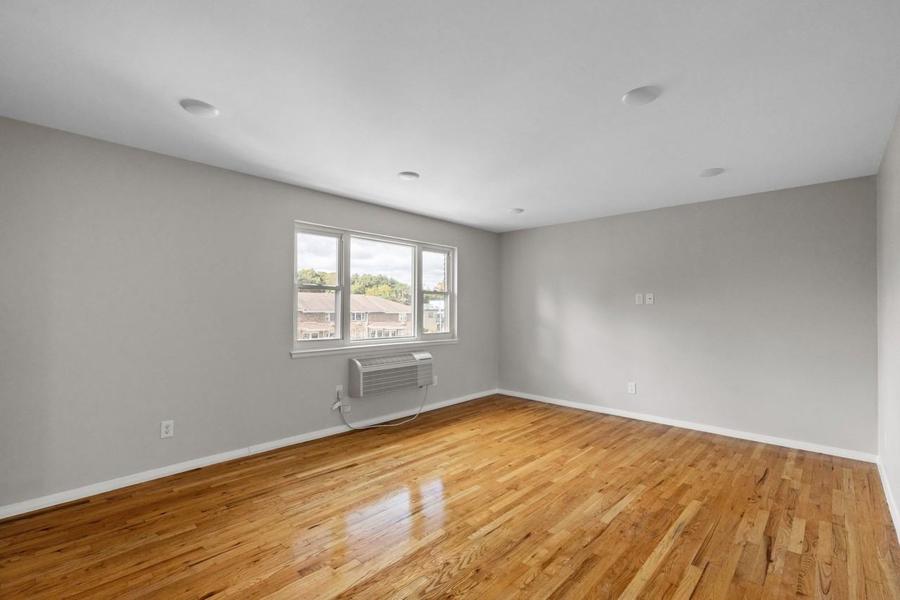 Rosol Court Apartments - Photo 7 of 15