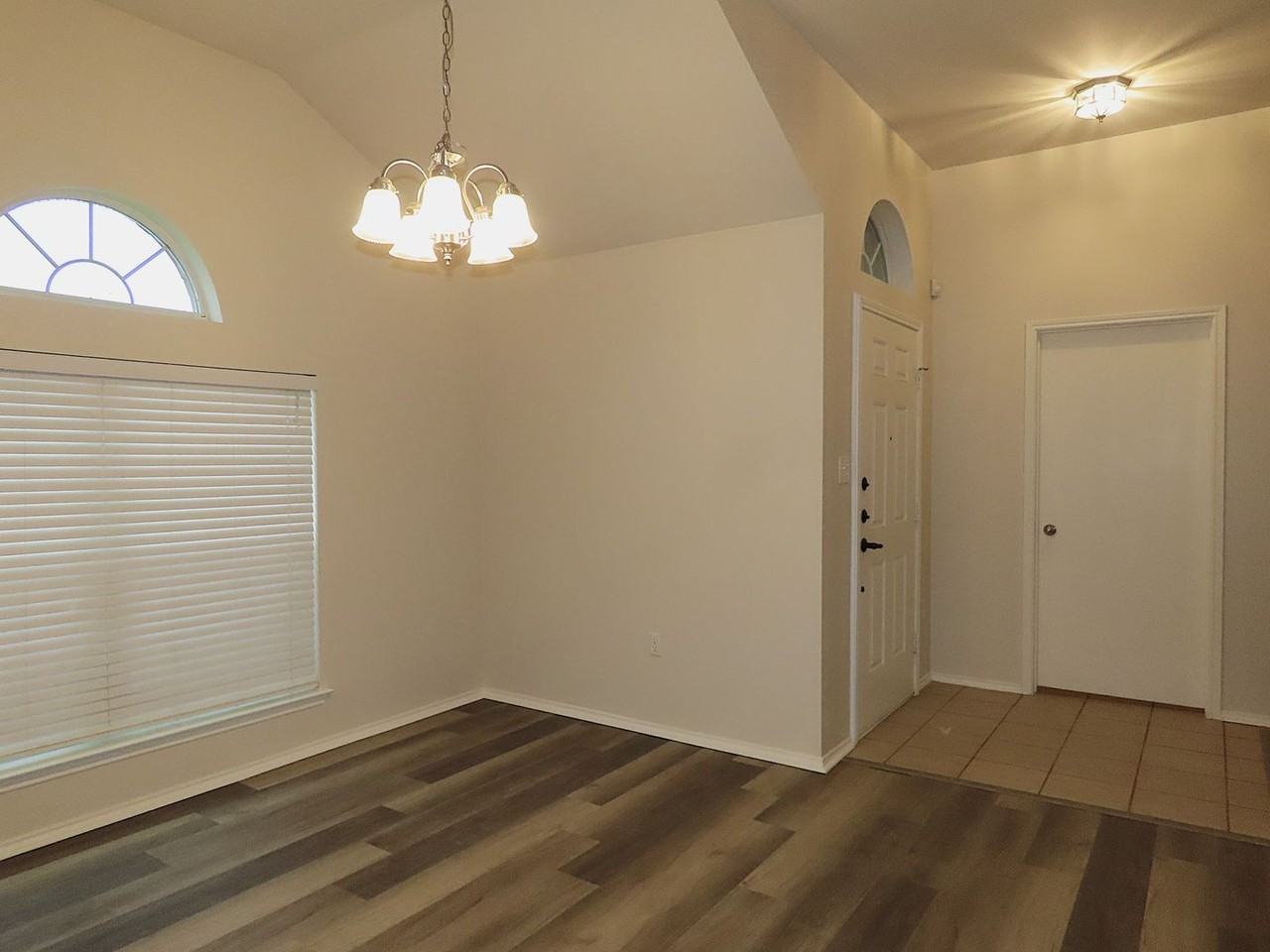 6930 Ranch Hill Dr - Photo 4 of 35