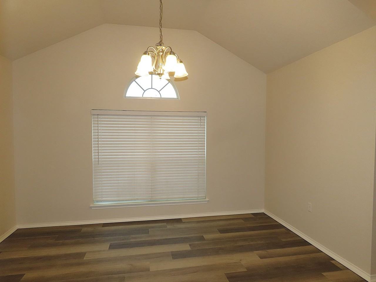 6930 Ranch Hill Dr - Photo 5 of 35