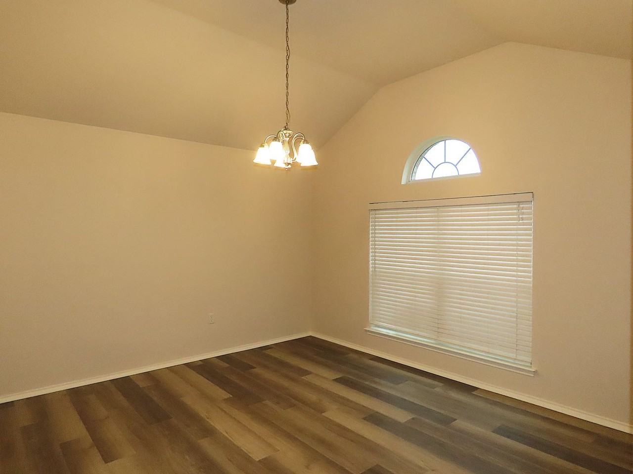 6930 Ranch Hill Dr - Photo 6 of 35