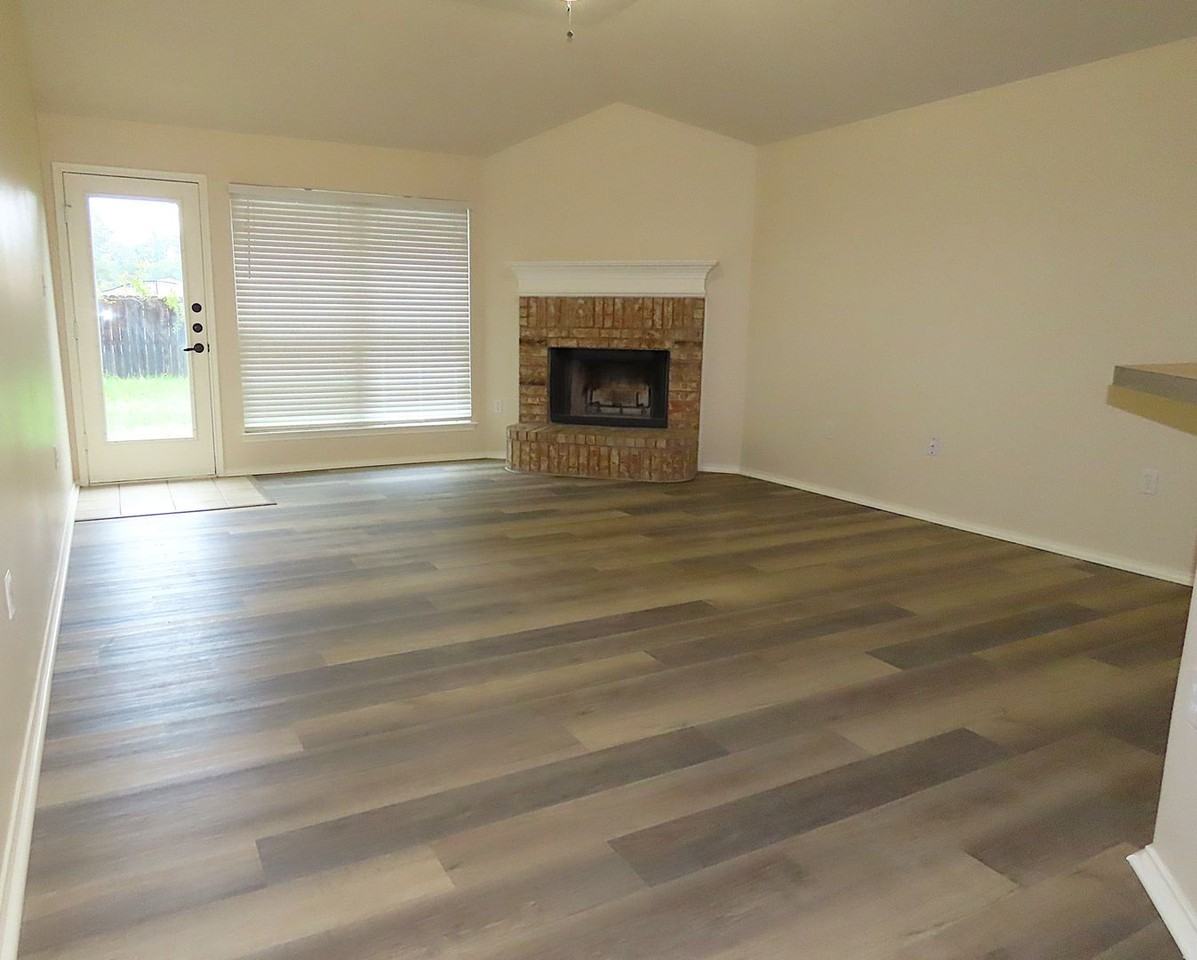 6930 Ranch Hill Dr - Photo 7 of 35
