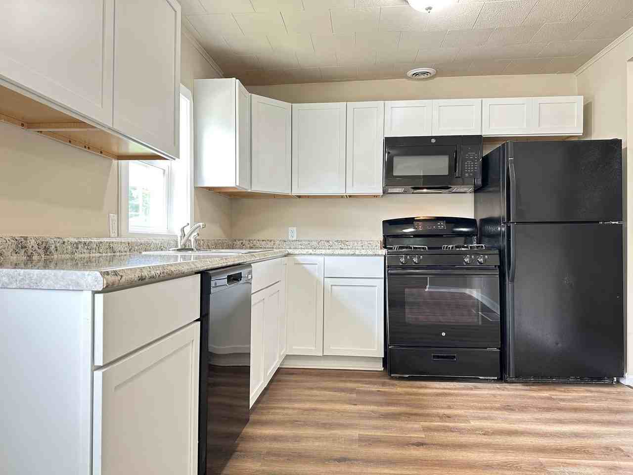 204 E Leland Ave - Photo 3 of 17