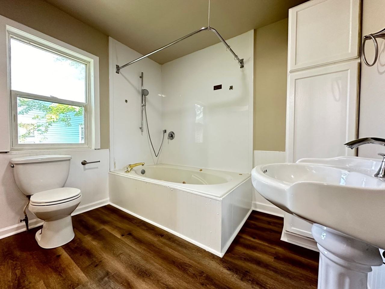 204 E Leland Ave - Photo 7 of 17