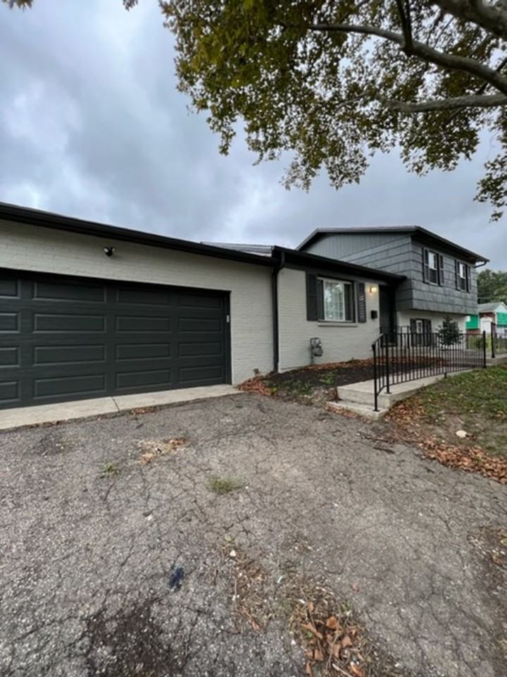 1546 Yates Dr - Photo 3 of 33