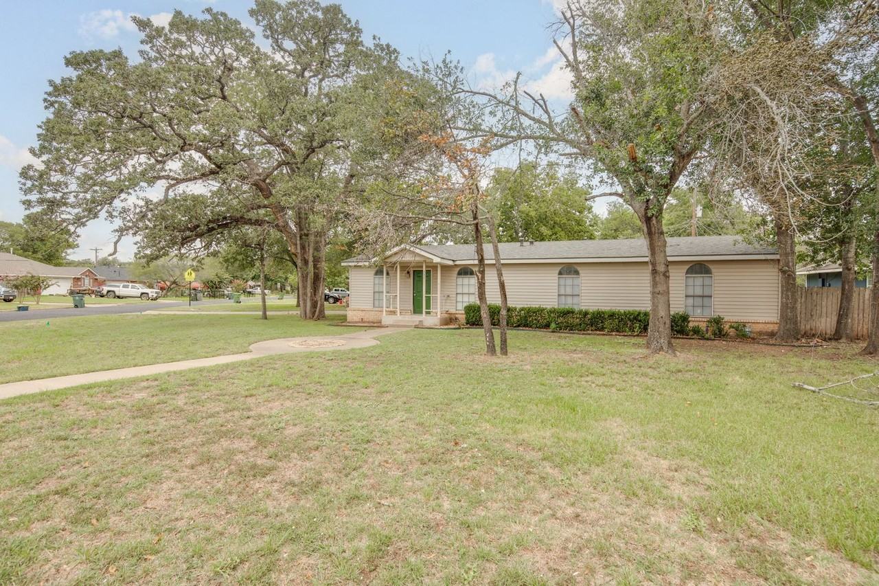 3301 Augusta Dr - Photo 2 of 23