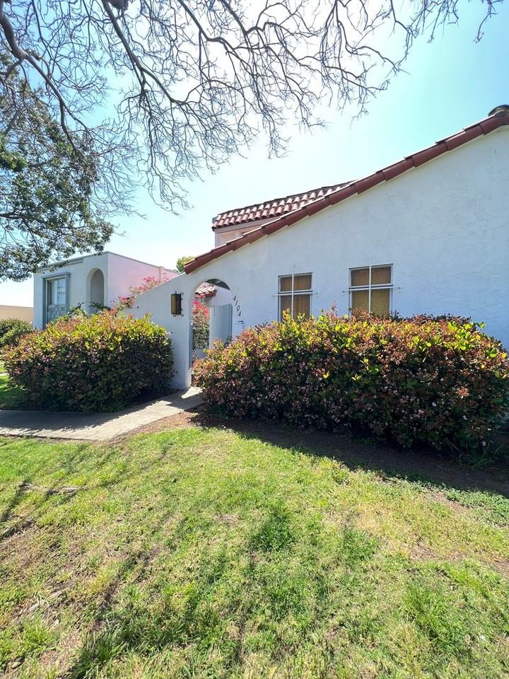 4104 Genesee Ave - Photo 5 of 17