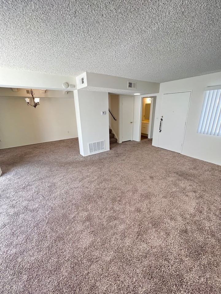 4104 Genesee Ave - Photo 7 of 17