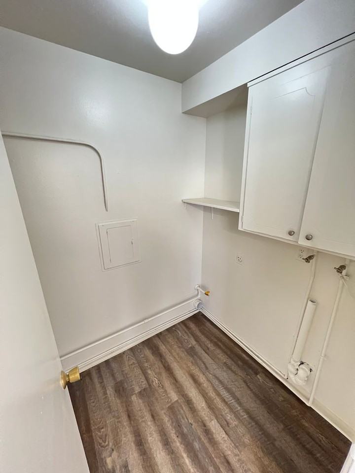 4104 Genesee Ave - Photo 6 of 17