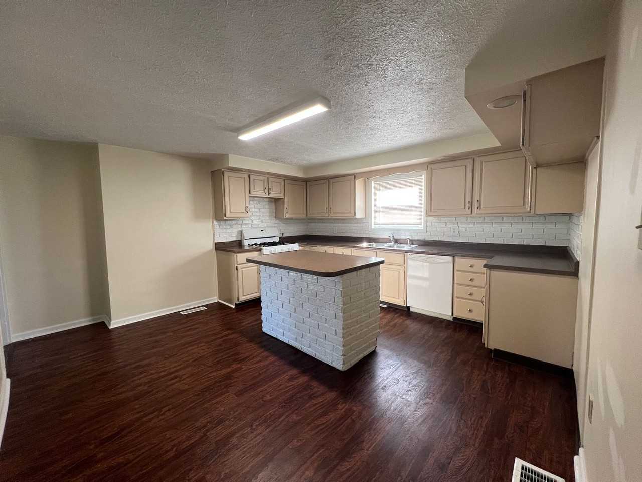 30 Hancock Street Southeast - Photo 2 of 14