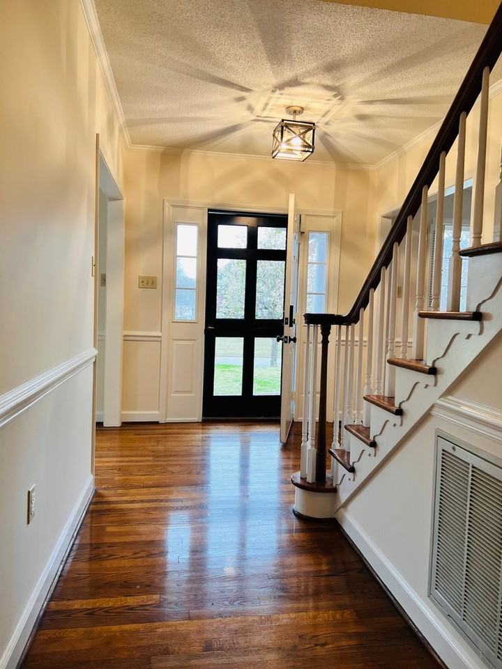 511 Holly Rd - Photo 2 of 42