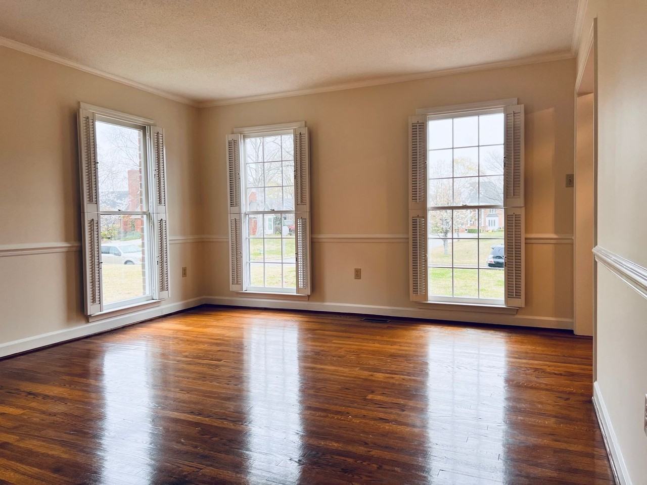 511 Holly Rd - Photo 3 of 42