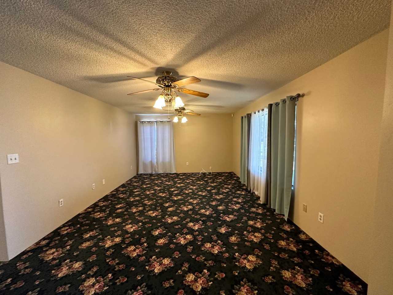 321 Pine Dr - Photo 3 of 17