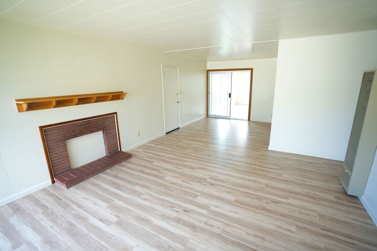 2550 Davis Way - Photo 3 of 21