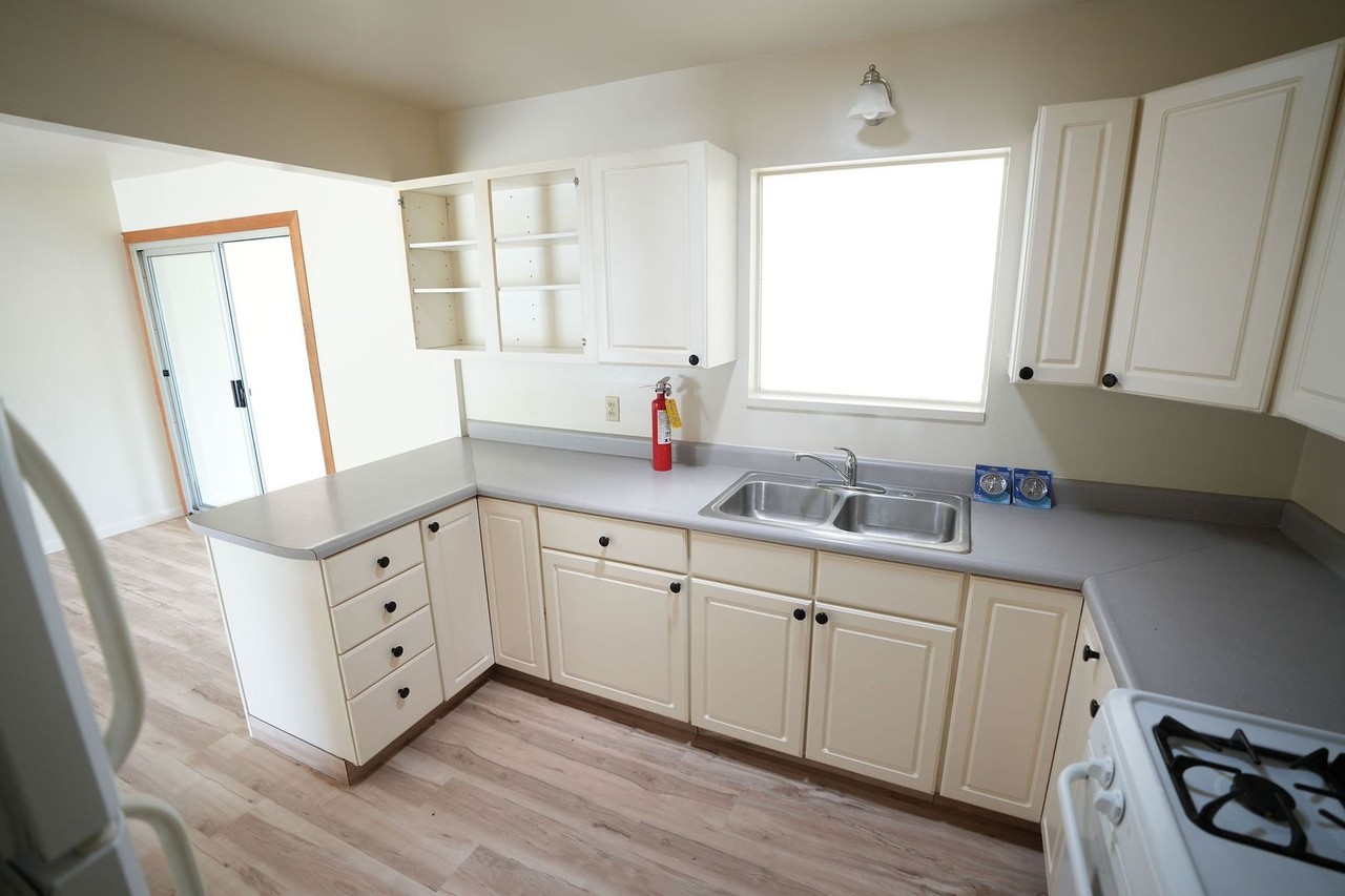 2550 Davis Way - Photo 6 of 21