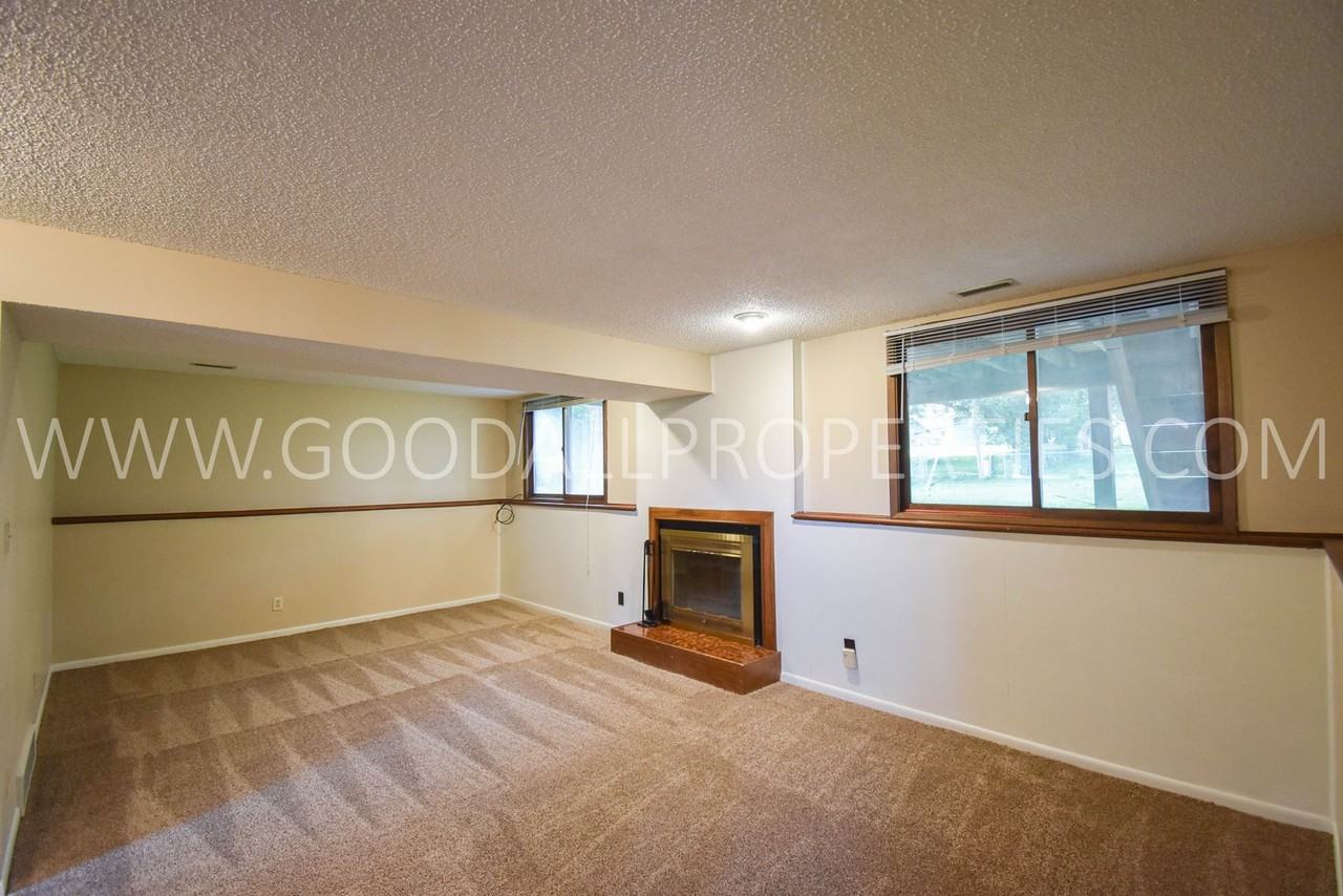 9312 Monroe Ct - Photo 4 of 20