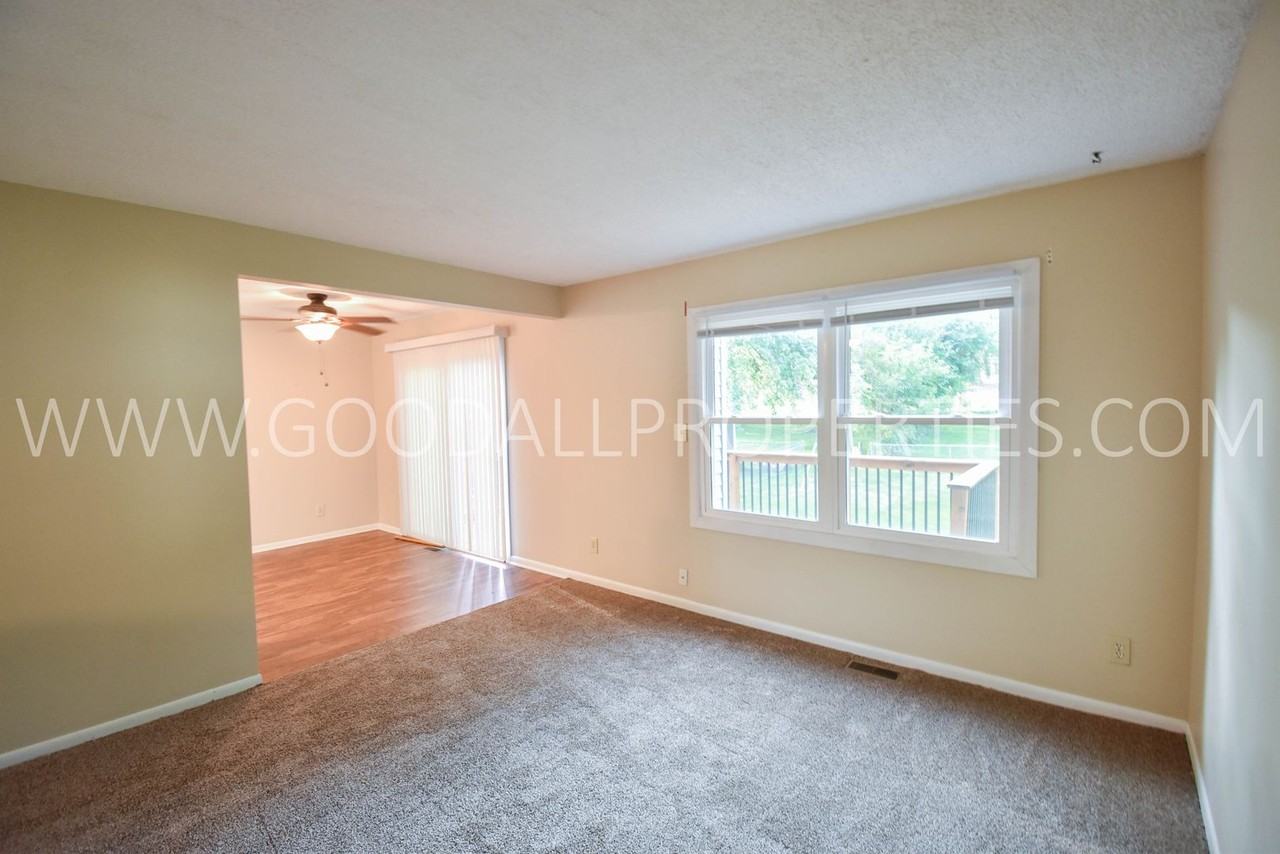 9312 Monroe Ct - Photo 5 of 20