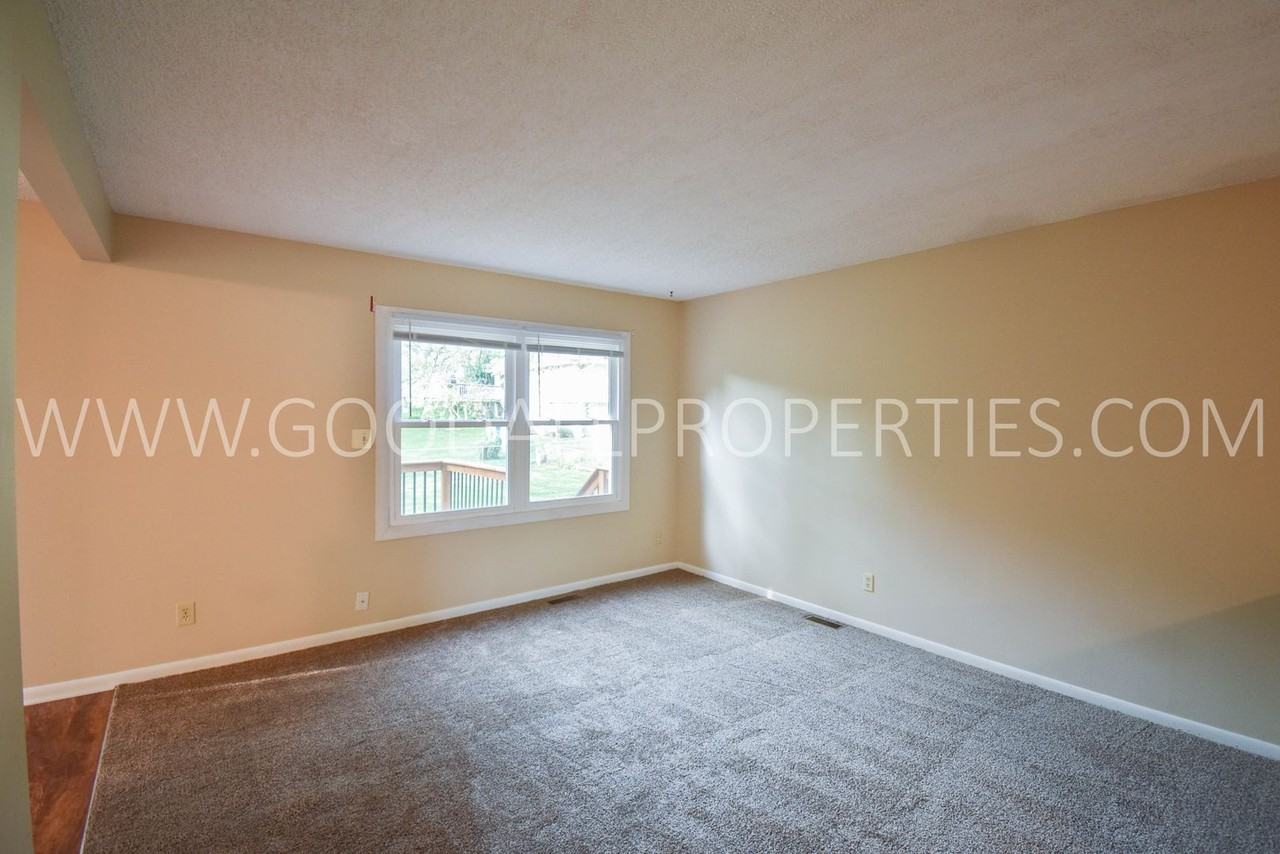 9312 Monroe Ct - Photo 7 of 20
