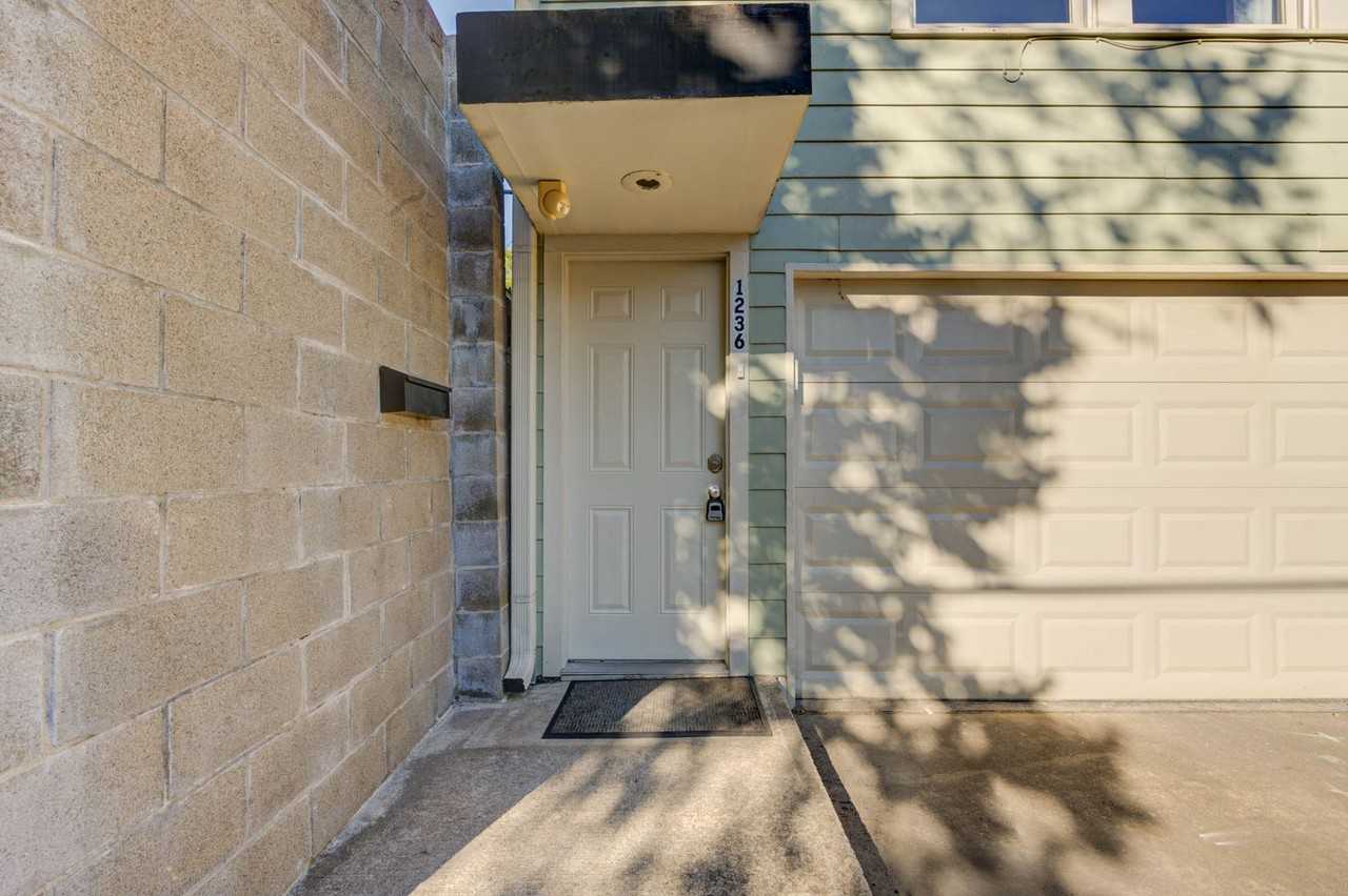 1236 Cortlandt St - Photo 3 of 20