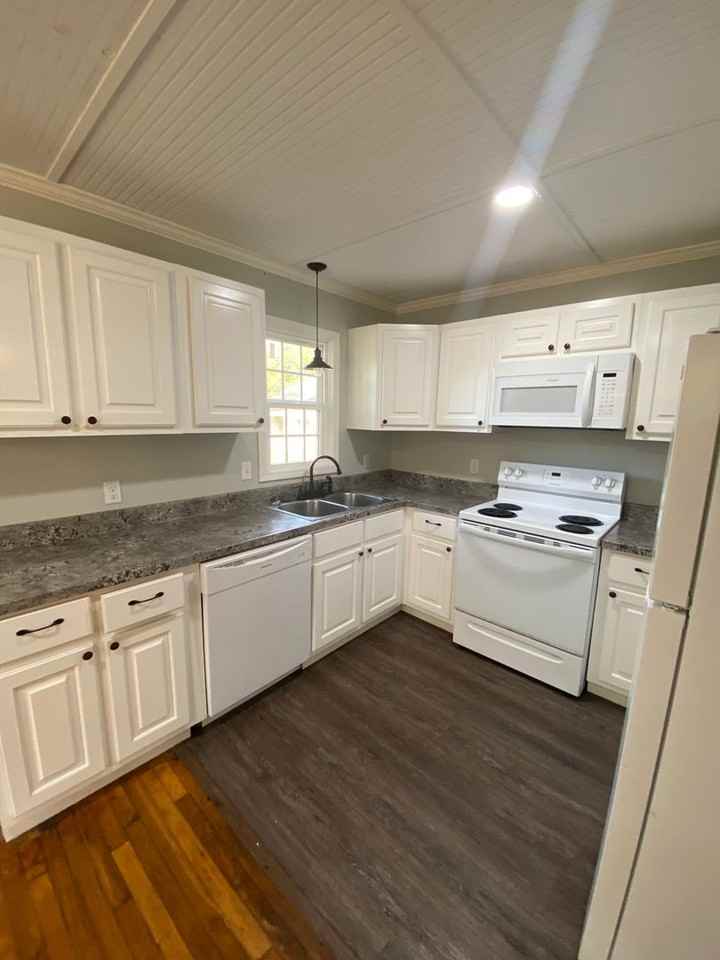 204 Madison St - Photo 3 of 15