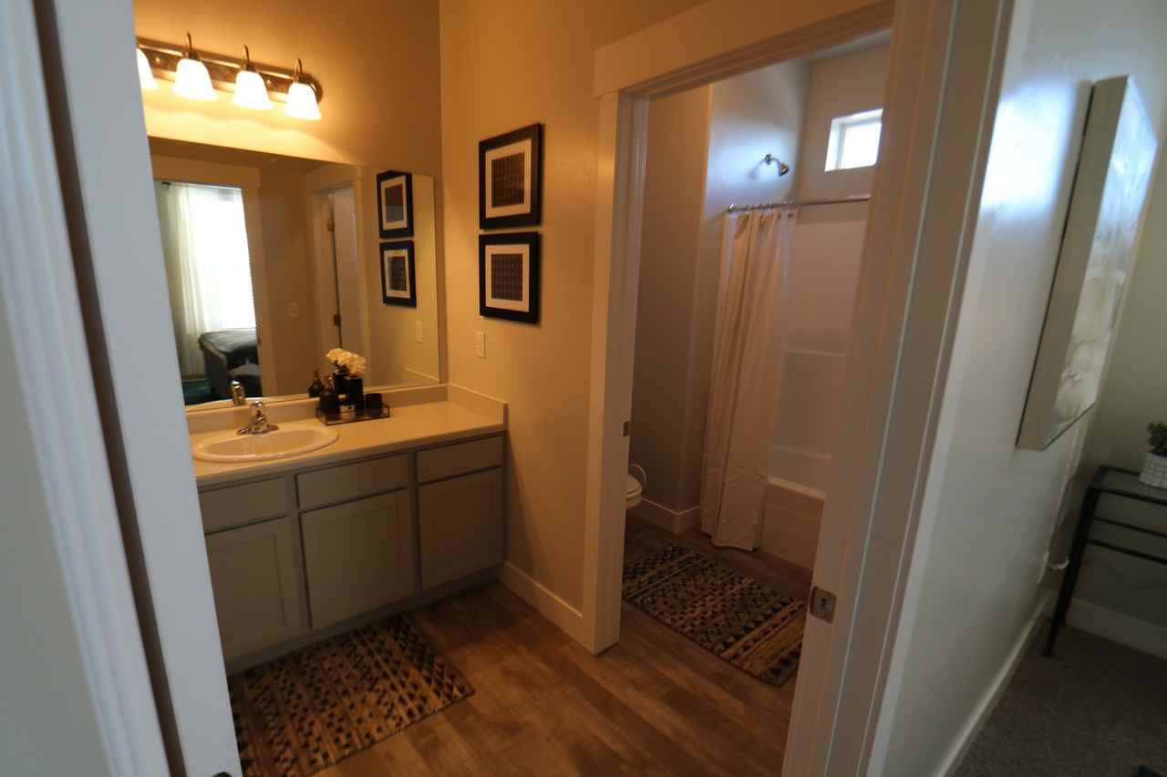 124 W Silver Springs Dr - Photo 2 of 12