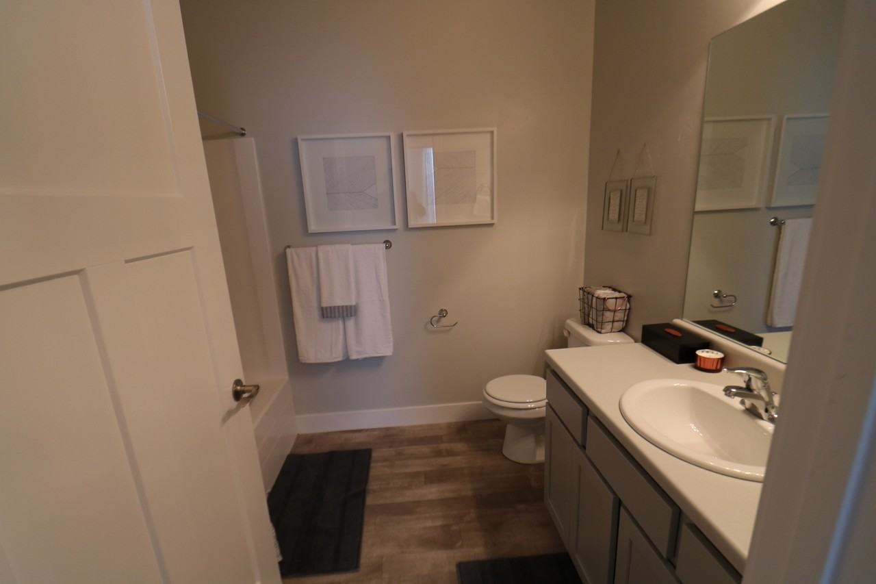 124 W Silver Springs Dr - Photo 5 of 12
