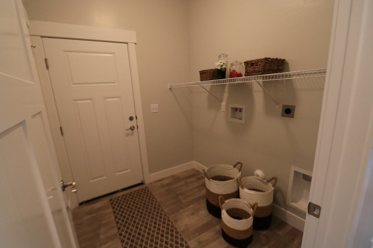 124 W Silver Springs Dr - Photo 7 of 12