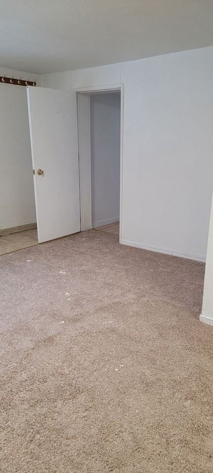 3042 Vfw St - Photo 2 of 3