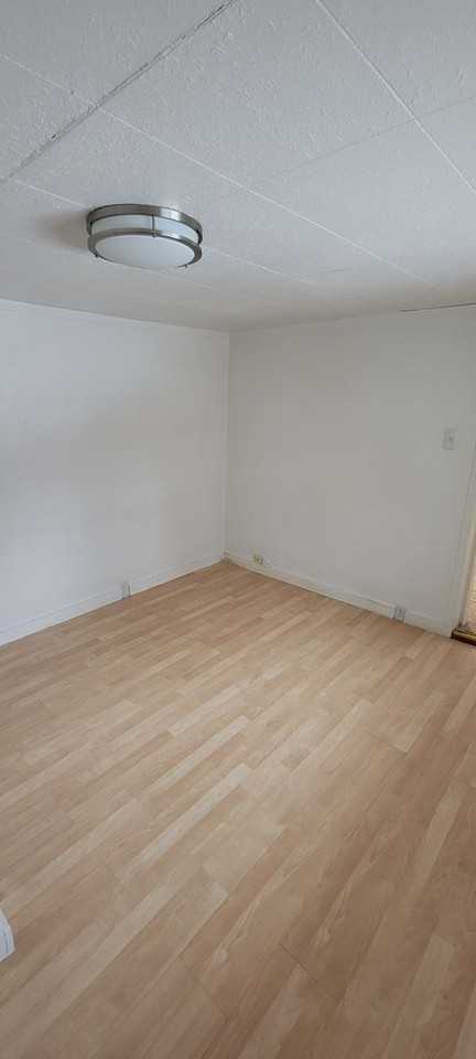 3042 Vfw St - Photo 3 of 3