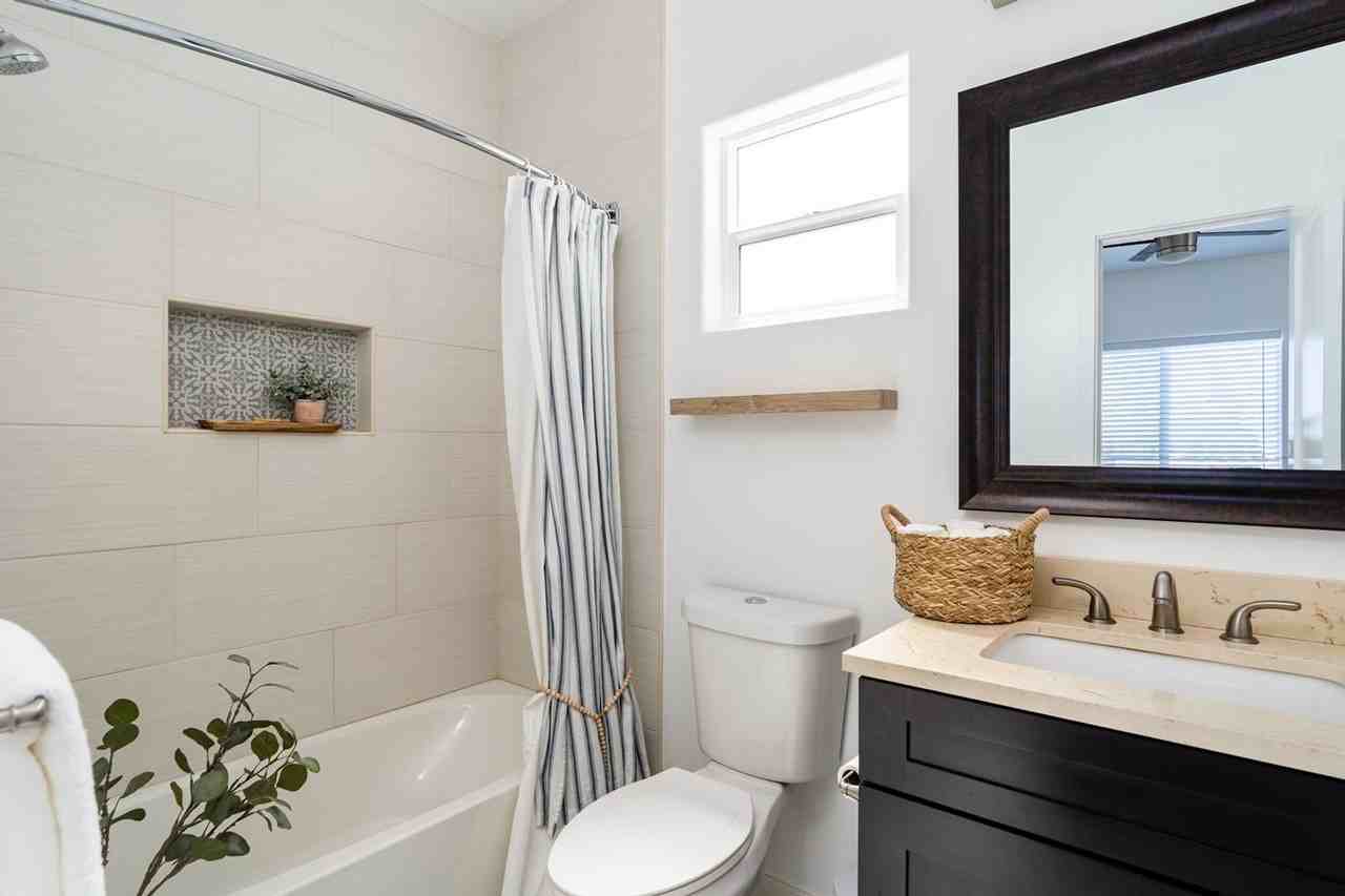 3062 Logan Ave - Photo 3 of 5