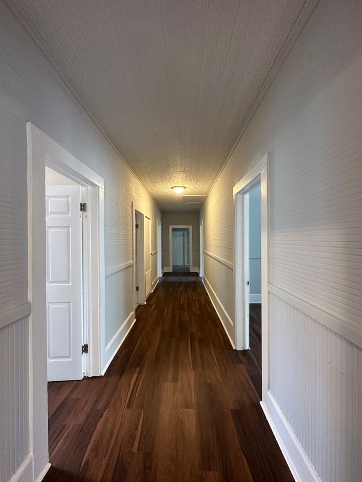 2142 W 15th St - Photo 4 of 20
