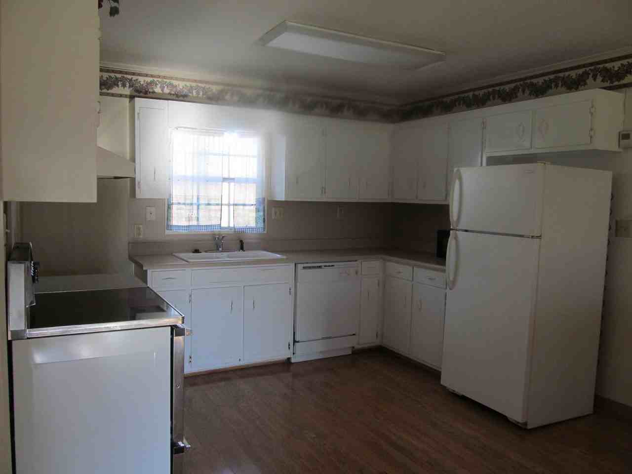 5104 Beach Dr - Photo 2 of 16