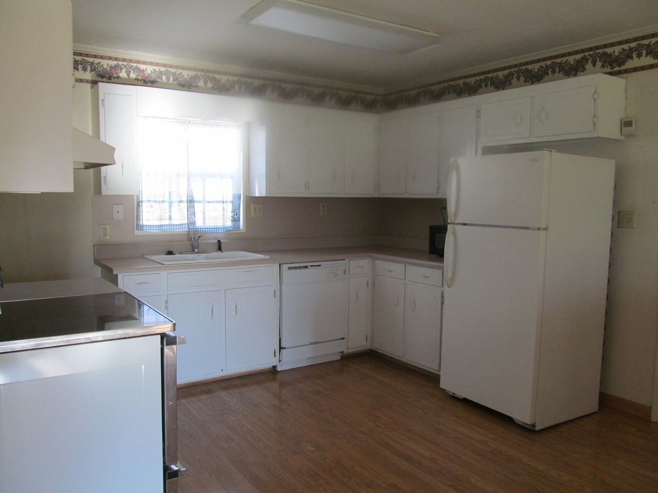 5104 Beach Dr - Photo 3 of 16