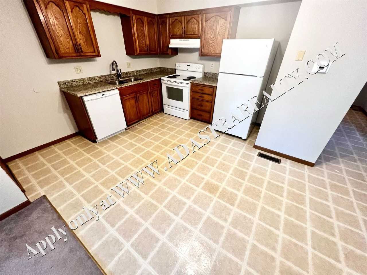 3506 Northeast Independence Avenue - Photo 7 of 24