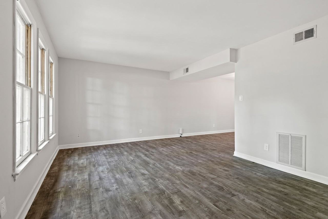 5208 Cypress Ln - Photo 5 of 19