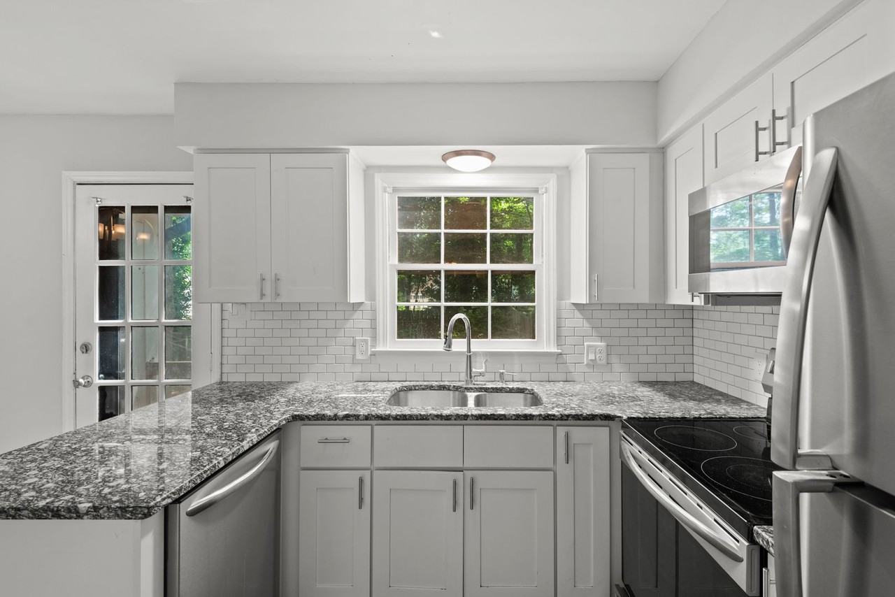 5208 Cypress Ln - Photo 7 of 19