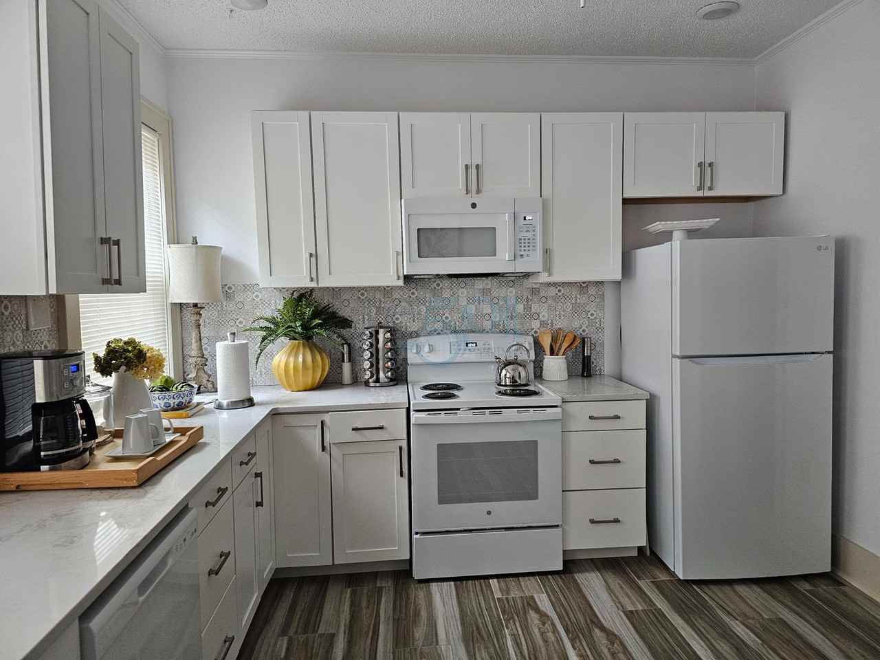 Luxury Apartment Suites - Photo 3 of 21