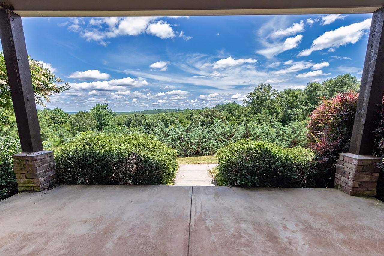 2575 Mountain Creek Dr - Photo 2 of 35