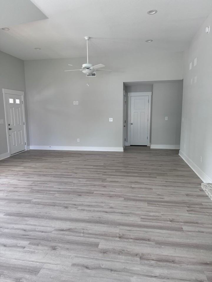 997 Burnside Road - Photo 6 of 16