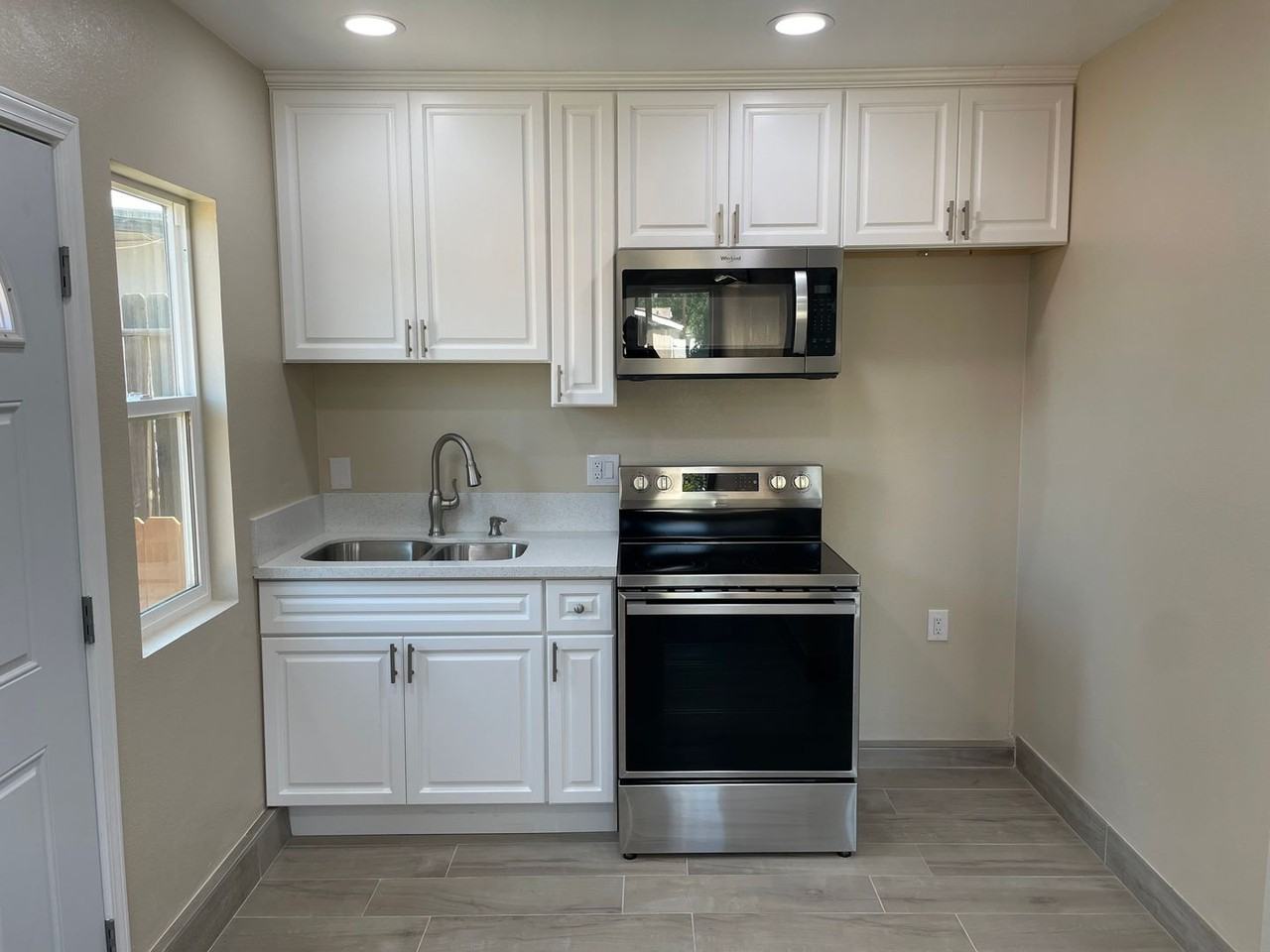 6676 Phoenix Ave - Photo 3 of 8