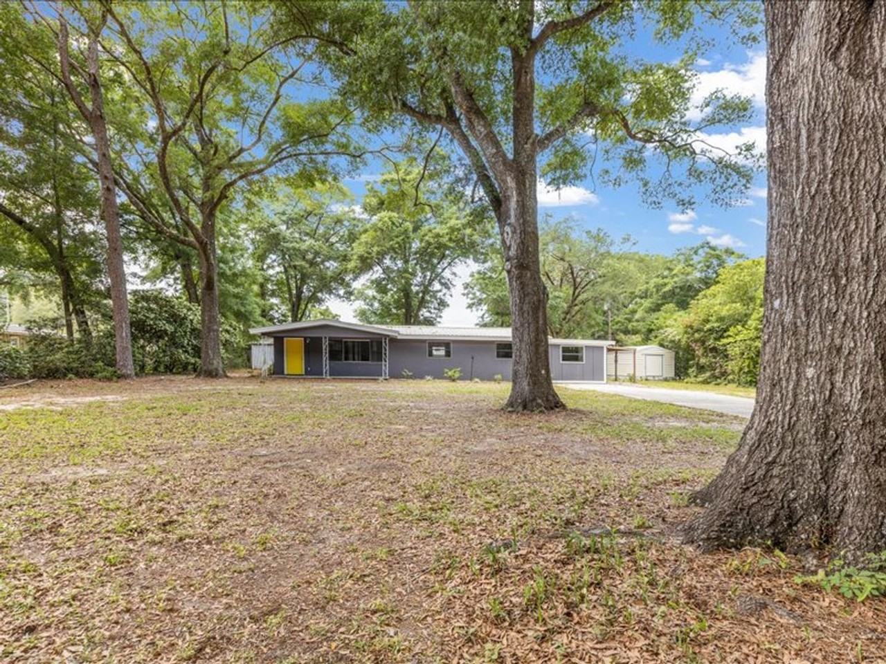 4900 Isabelle Dr - Photo 2 of 46