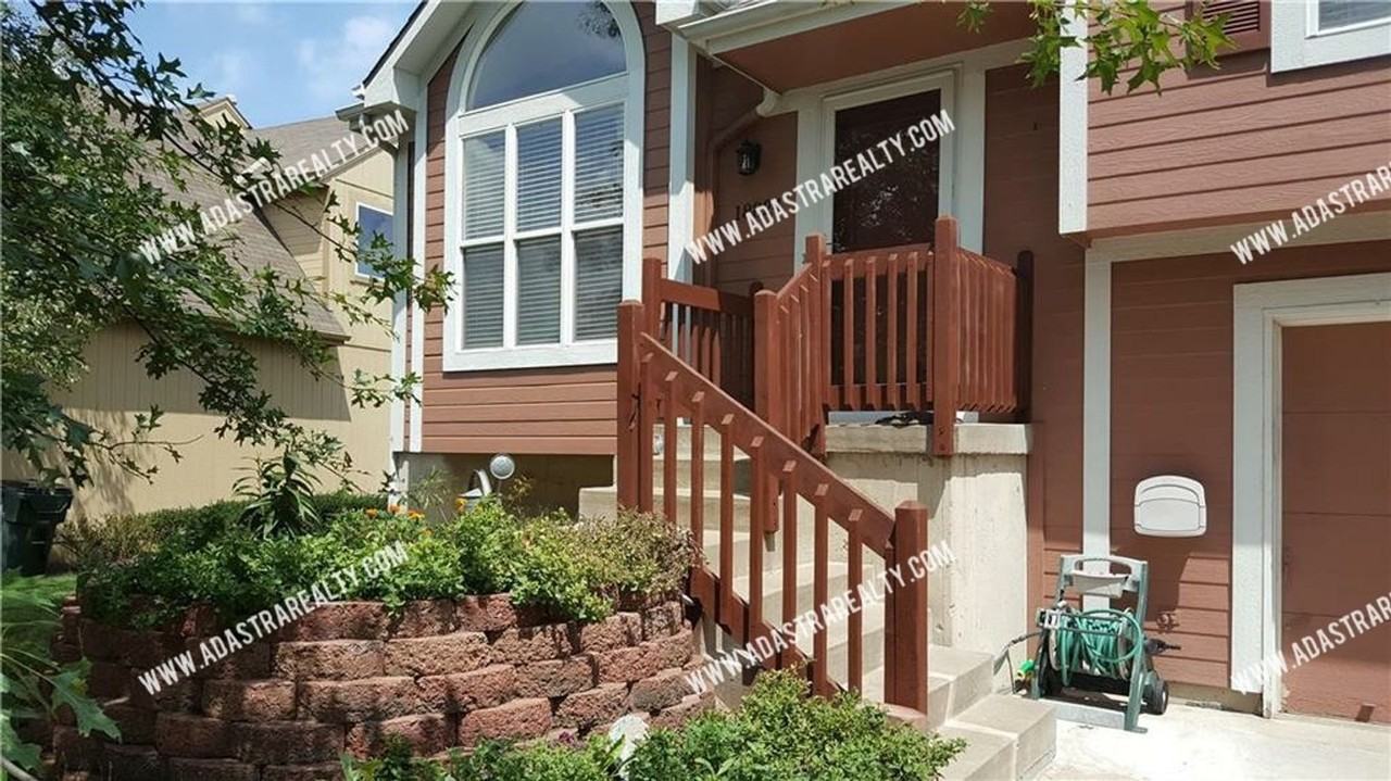 18824 W 160th Ter - Photo 2 of 27