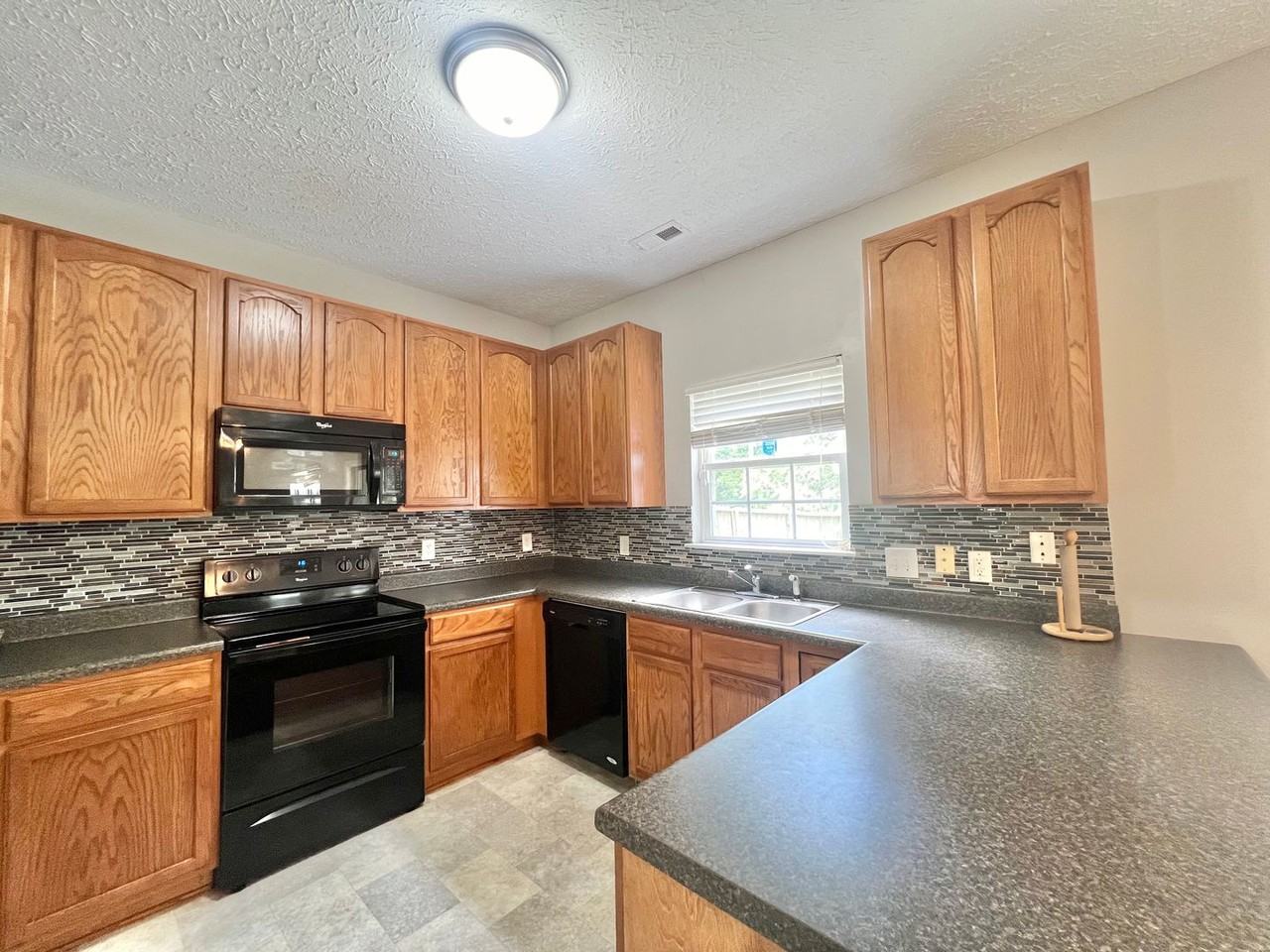 2019 Spring Creek Dr - Photo 5 of 32