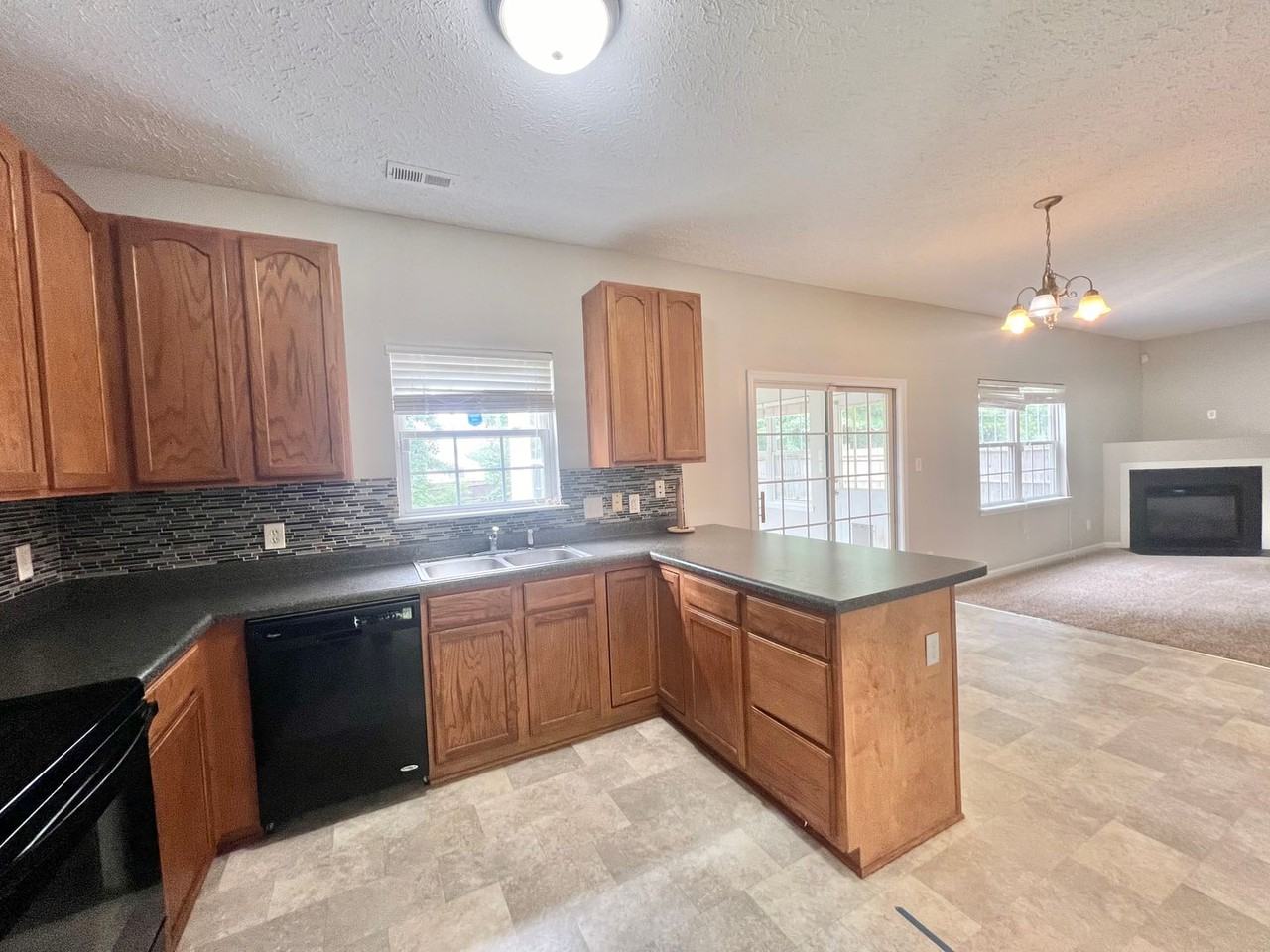 2019 Spring Creek Dr - Photo 6 of 32