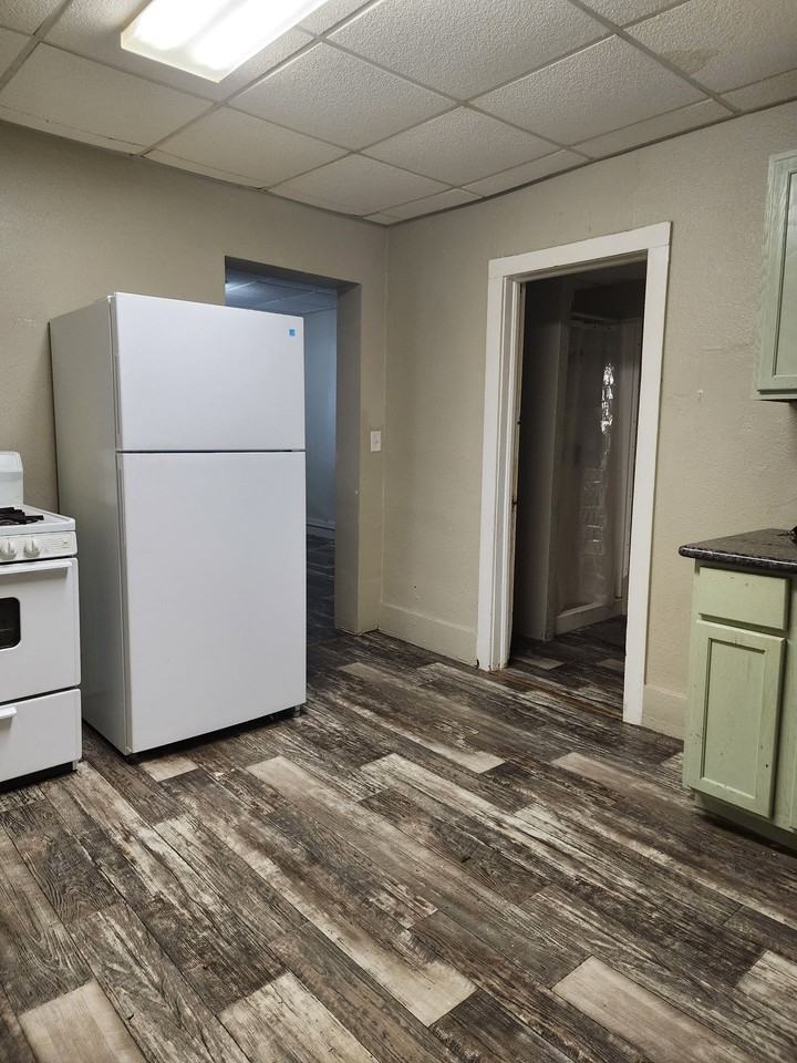 Rustic Apartments on 2nd - Photo 4 of 7